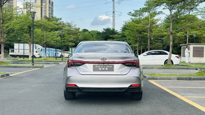 Toyota Avalon 2024 Model Intelligent Hybrid 2.0L E-CVT Premium Edition – фото 6