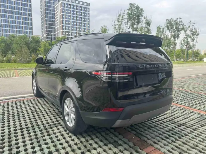 Land Rover Discovery 2020 Model 3.0 V6 SE – фото 4