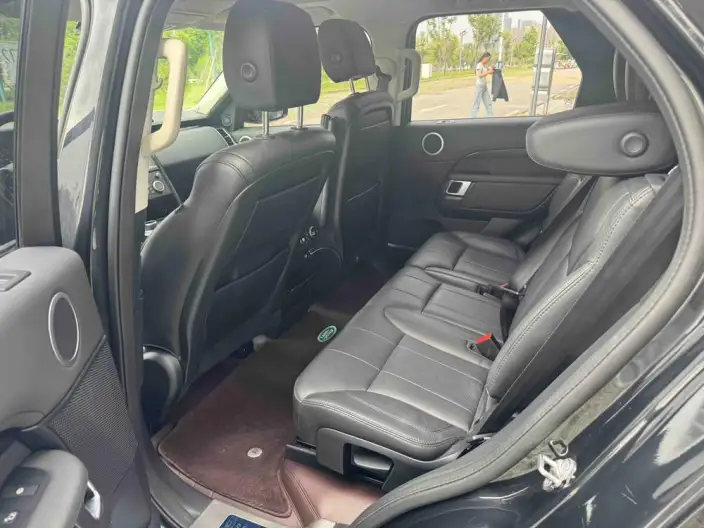 Land Rover Discovery 2020 Model 3.0 V6 SE – фото 9