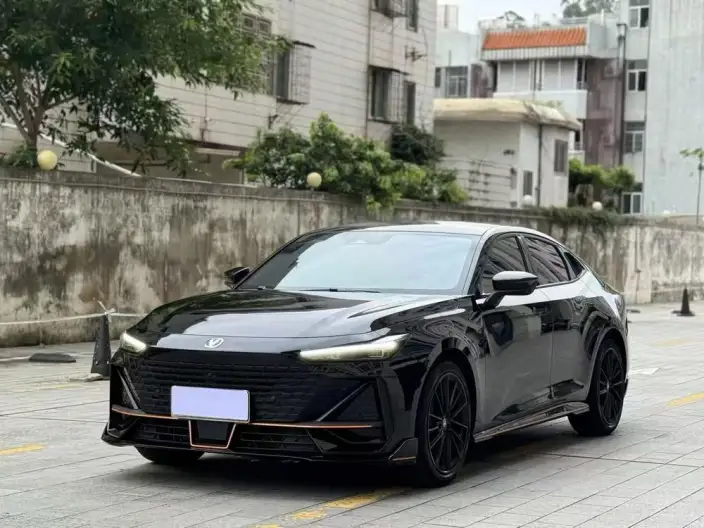 Changan UNI-V 2023 Model 1.5T Sports Edition – фото 1
