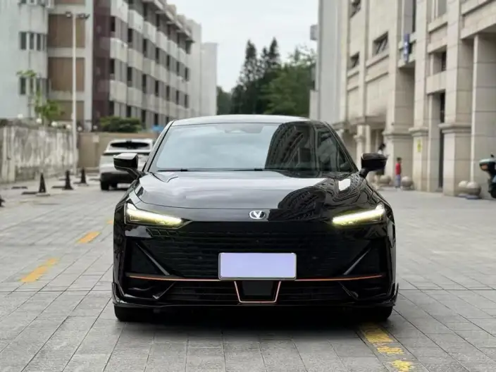 Changan UNI-V 2023 Model 1.5T Sports Edition – фото 2