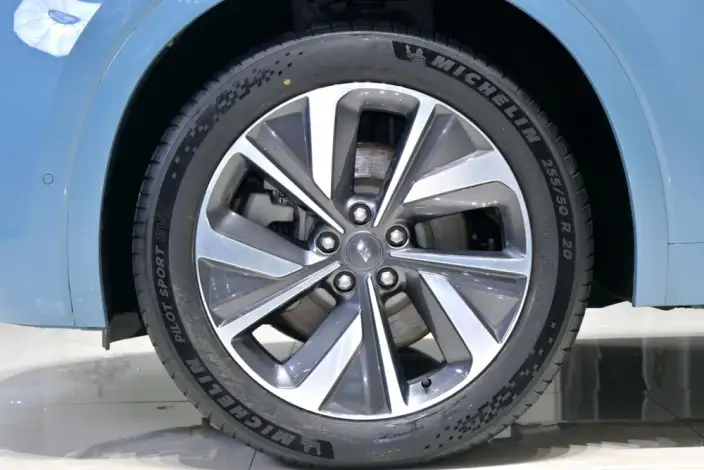 Li Auto ONE 2021 Model Extended Range 6 seat Edition – фото 10