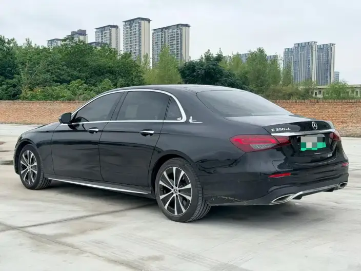 Mercedes-Benz E-Class PHEV 2021 Model E 350 e L sedan – фото 4
