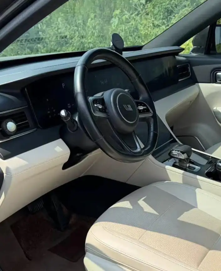 Li Auto ONE 2021 Model Extended Range 6 seat Edition – фото 8