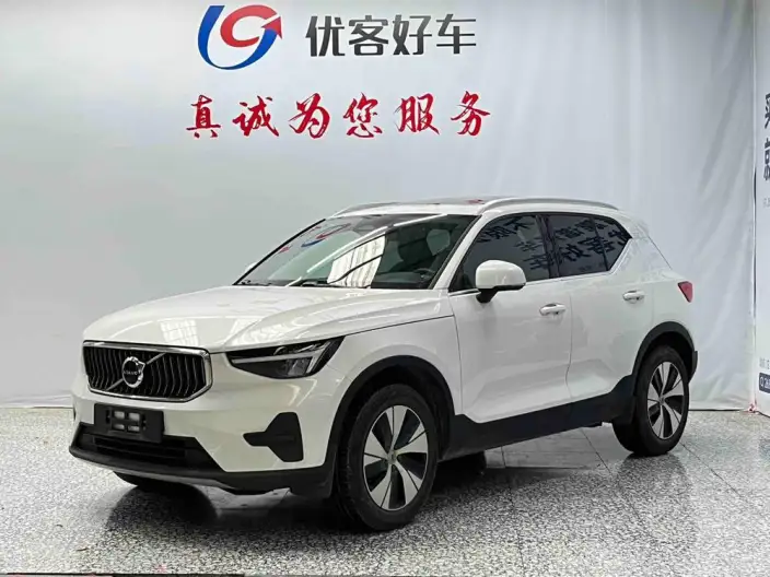 Volvo XC40 2024 Model B3 Smart Range Deluxe Edition – фото 1