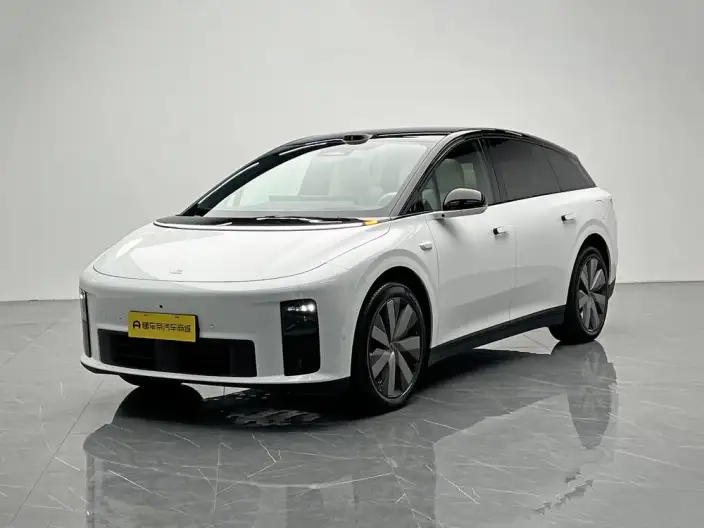 Li Auto i6 2025 Model 4WD Standard Edition – фото 1