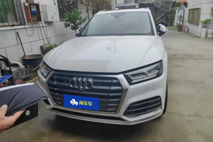 Audi Q5L 2020 Model 45 TFSI Exclusive Fashion Model – фото 2