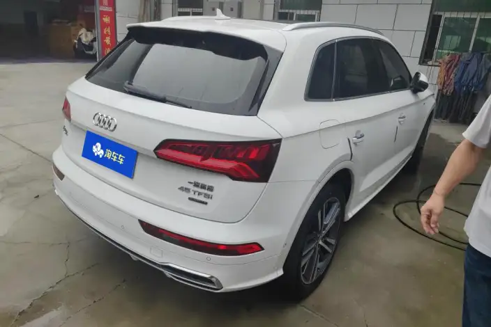 Audi Q5L 2020 Model 45 TFSI Exclusive Fashion Model – фото 3