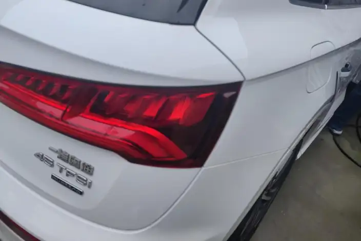 Audi Q5L 2020 Model 45 TFSI Exclusive Fashion Model – фото 5
