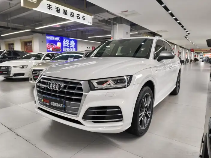 Audi Q5L 2020 Model Facelift 40 TFSI Rong Xiang Fashion Model – фото 1