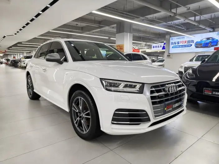 Audi Q5L 2020 Model Facelift 40 TFSI Rong Xiang Fashion Model – фото 3