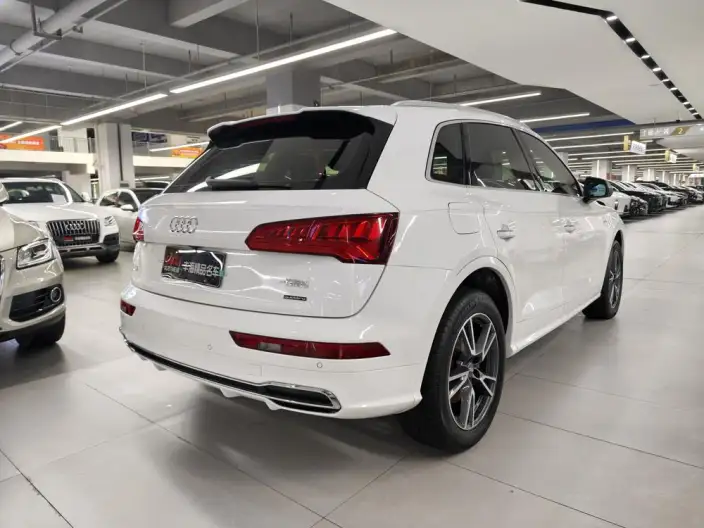 Audi Q5L 2020 Model Facelift 40 TFSI Rong Xiang Fashion Model – фото 6