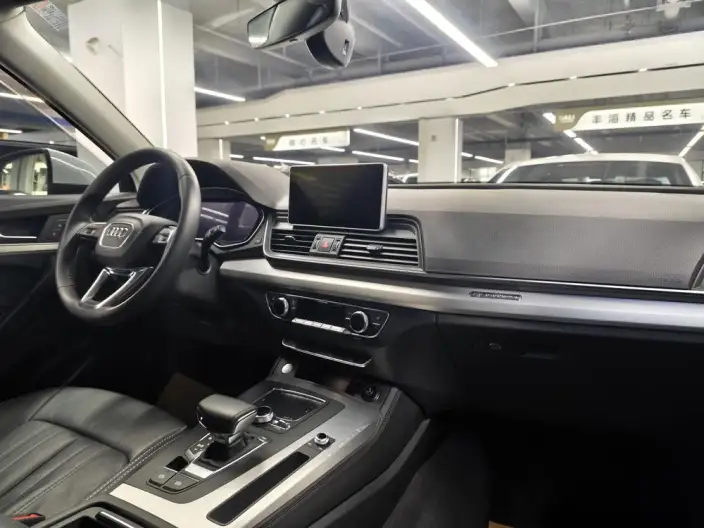 Audi Q5L 2020 Model Facelift 40 TFSI Rong Xiang Fashion Model – фото 9