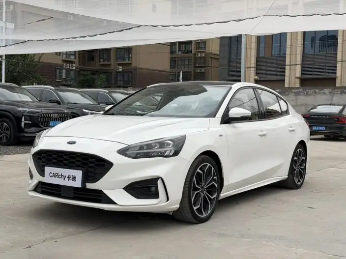 Ford Focus 2021 Model Sedan EcoBoost 180 Automatic ST Line – фото 1