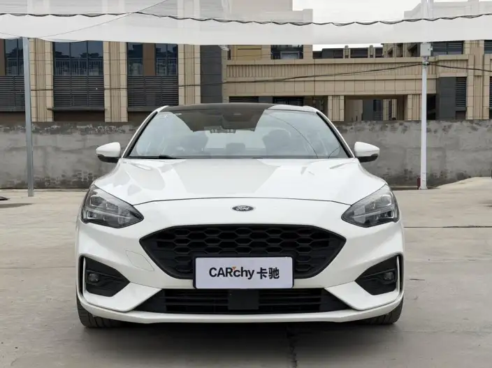 Ford Focus 2021 Model Sedan EcoBoost 180 Automatic ST Line – фото 2