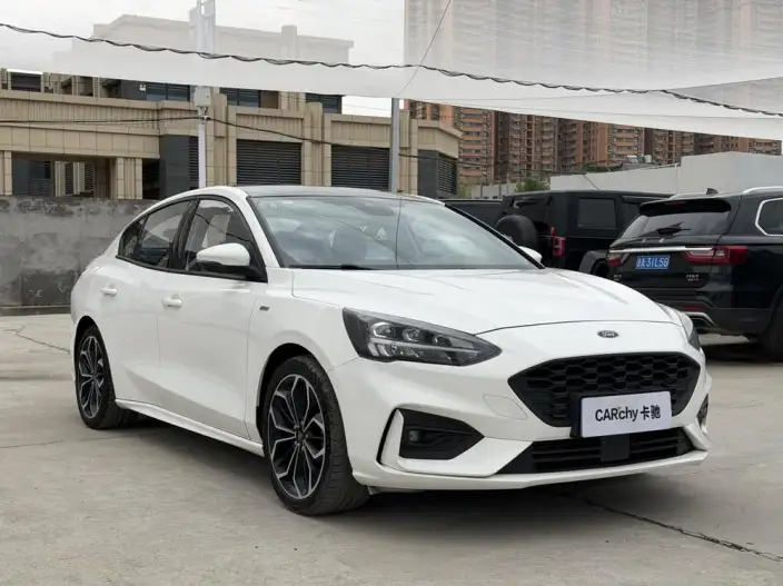 Ford Focus 2021 Model Sedan EcoBoost 180 Automatic ST Line – фото 3