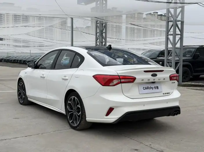 Ford Focus 2021 Model Sedan EcoBoost 180 Automatic ST Line – фото 4