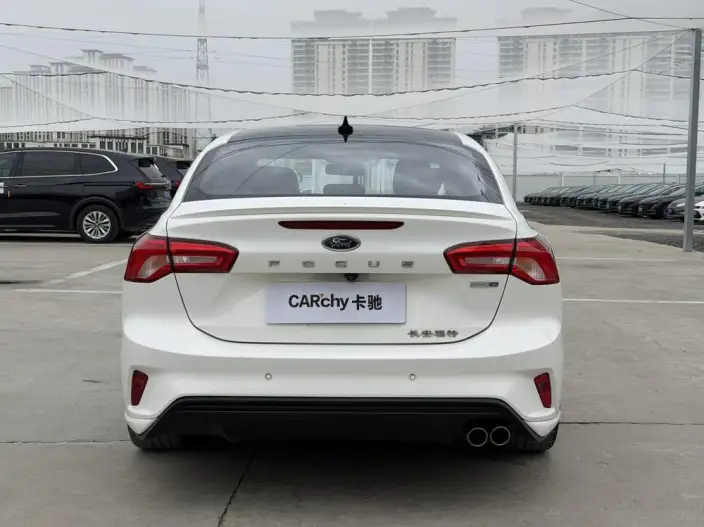 Ford Focus 2021 Model Sedan EcoBoost 180 Automatic ST Line – фото 5