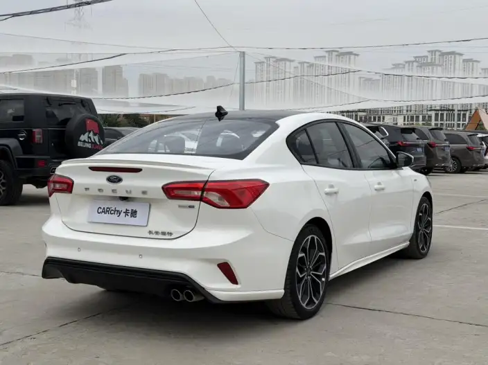 Ford Focus 2021 Model Sedan EcoBoost 180 Automatic ST Line – фото 6
