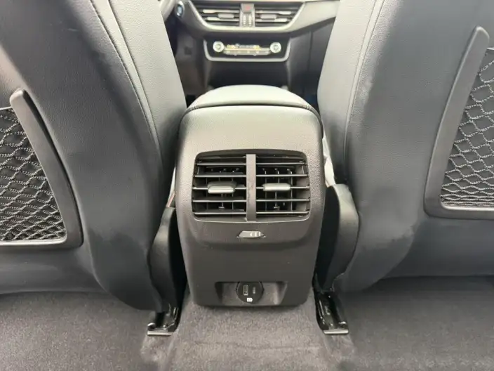 Ford Focus 2021 Model Sedan EcoBoost 180 Automatic ST Line – фото 8