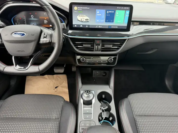 Ford Focus 2021 Model Sedan EcoBoost 180 Automatic ST Line – фото 10