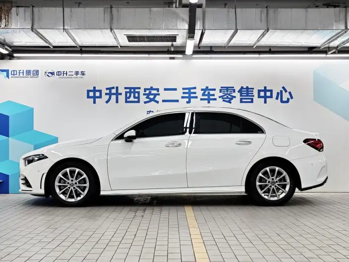 Mercedes-Benz A-class 2021 Model A 200 L Sports sedan Dynamic Edition – фото 3
