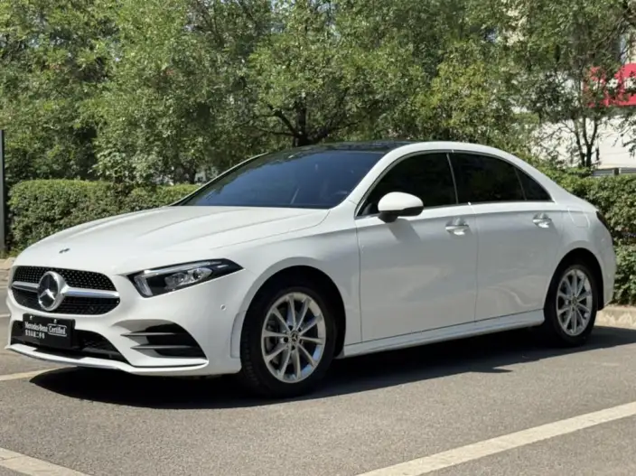 Mercedes-Benz A-class 2021 Model A 200 L Sports sedan Dynamic Edition – фото 1