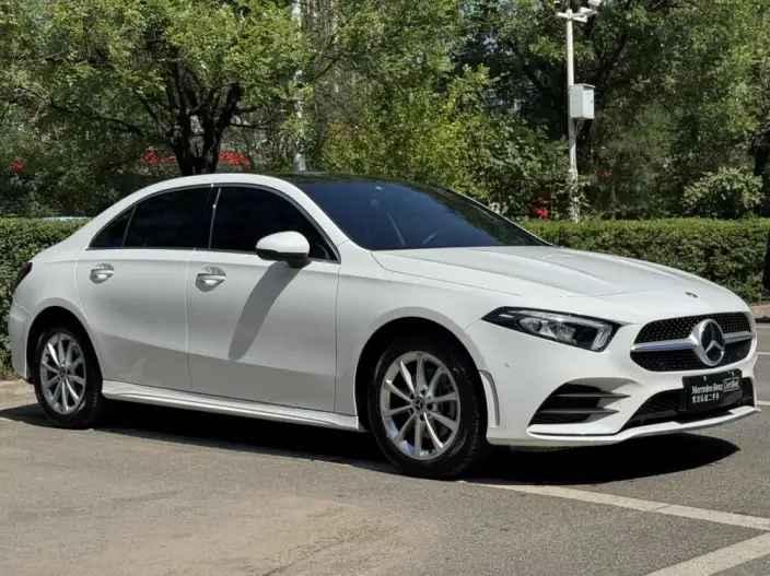 Mercedes-Benz A-class 2021 Model A 200 L Sports sedan Dynamic Edition – фото 3