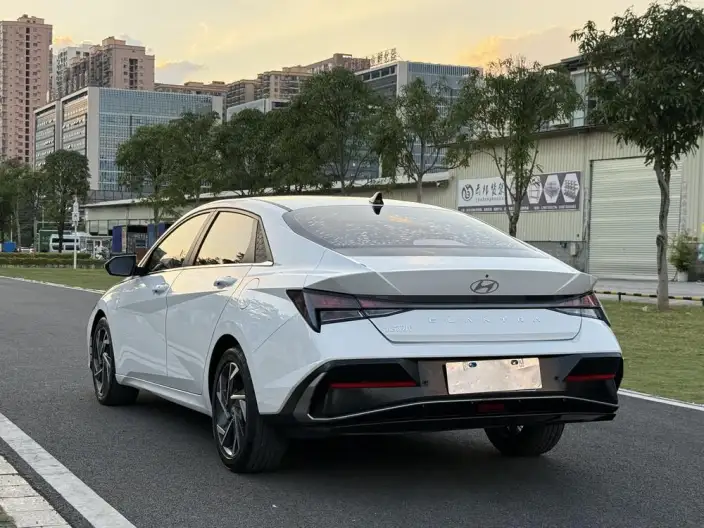 Hyundai Ioniq 2023 Model 1.5L CVT GLX Elite Edition – фото 4