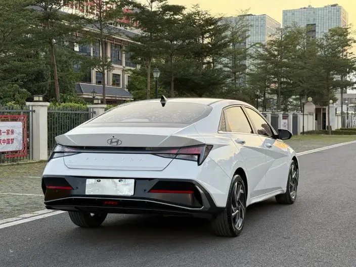 Hyundai Ioniq 2023 Model 1.5L CVT GLX Elite Edition – фото 6