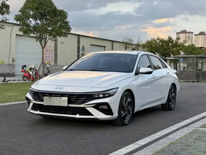Hyundai Ioniq 2023 Model 1.5L CVT GLX Elite Edition – фото 10