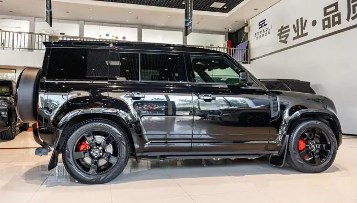Land Rover Defender 2025 Model 110 3.0T P400 HSE X-Dynamic – фото 4