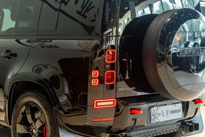 Land Rover Defender 2025 Model 110 3.0T P400 HSE X-Dynamic – фото 8