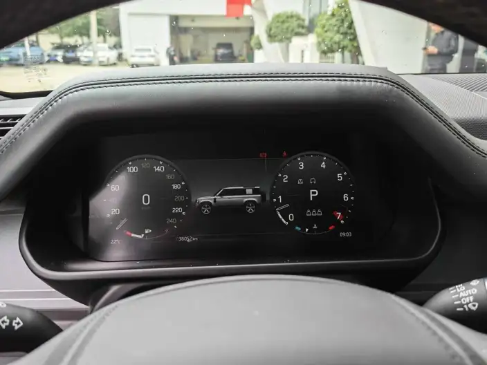 Land Rover Defender 2025 Model 110 3.0T P400 HSE X-Dynamic – фото 10