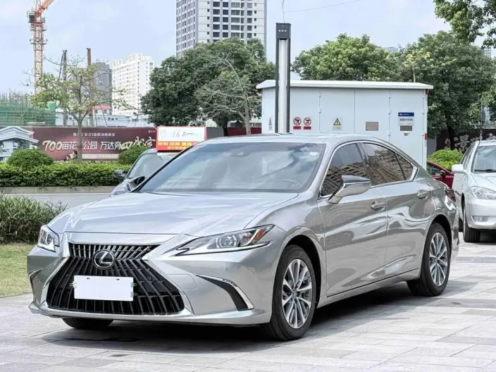 Lexus ES 2022 Model 200 Deluxe Edition – фото 1