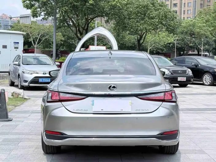 Lexus ES 2022 Model 200 Deluxe Edition – фото 3
