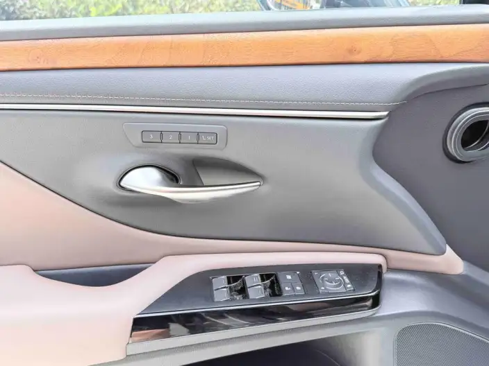 Lexus ES 2022 Model 200 Deluxe Edition – фото 5