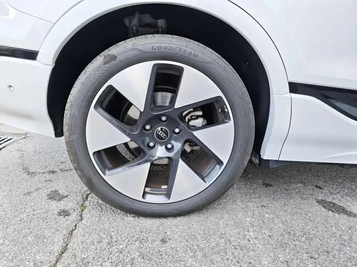 AUDI Q6L e-tron 2026 Model First Edition Pilot Edition – фото 10