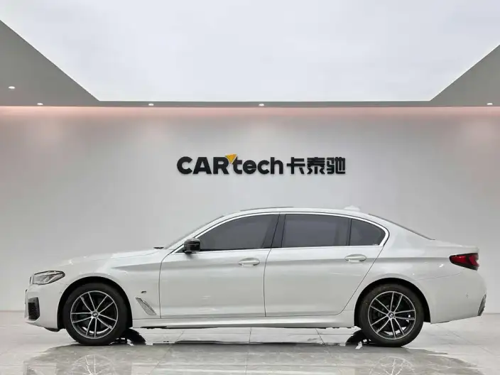 BMW 5 Series 2021 Model 525Li M Sports Set – фото 4