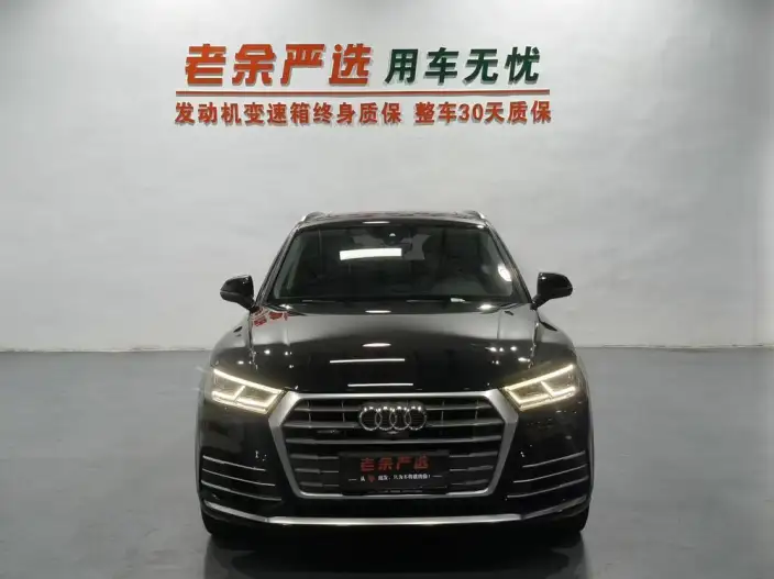 Audi Q5L 2020 Model 45 TFSI Exclusive Fashion Model – фото 2