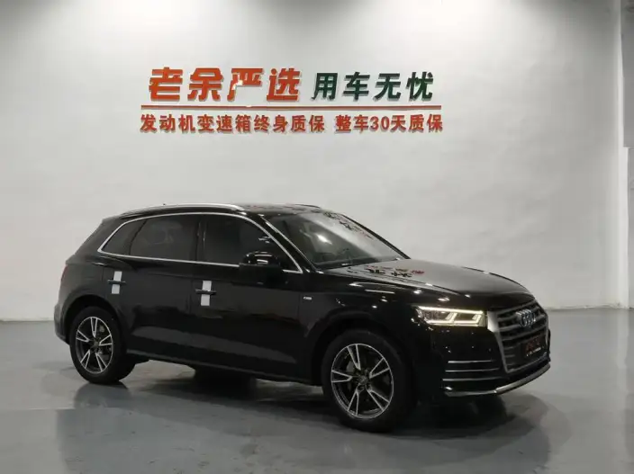 Audi Q5L 2020 Model 45 TFSI Exclusive Fashion Model – фото 3