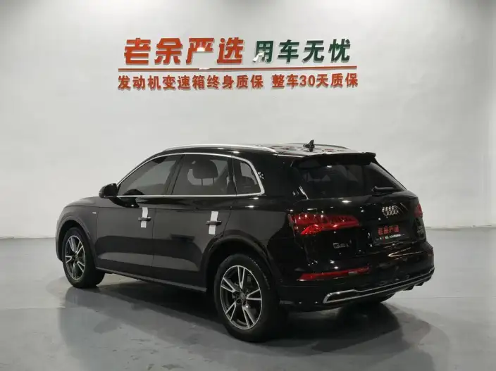 Audi Q5L 2020 Model 45 TFSI Exclusive Fashion Model – фото 4