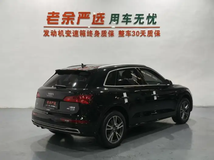 Audi Q5L 2020 Model 45 TFSI Exclusive Fashion Model – фото 6