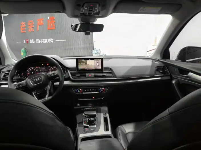 Audi Q5L 2020 Model 45 TFSI Exclusive Fashion Model – фото 7