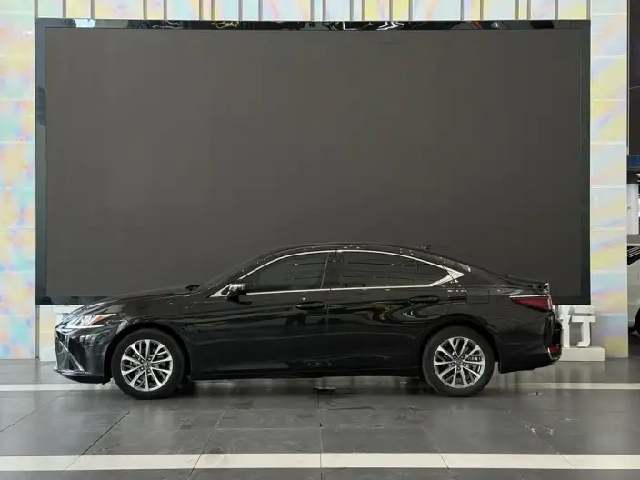 Lexus ES 2021 Model 260 Superior Edition – фото 3