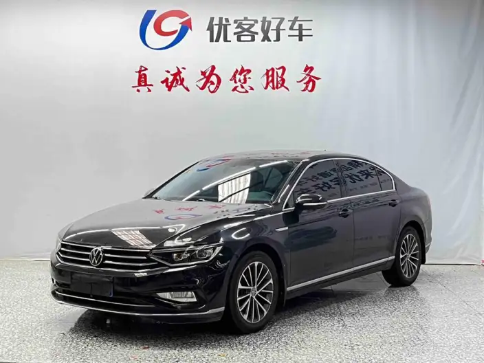 Volkswagen Magotan 2020 Model 330TSI DSG Luxury Model – фото 1