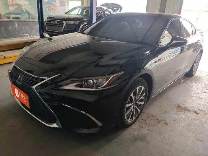 Lexus ES 2022 Model 300h Superior Edition – фото 1