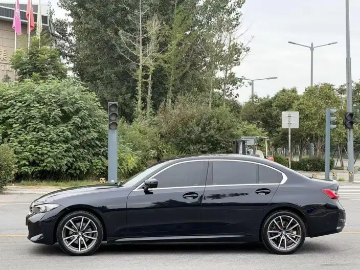 BMW 3 Series 2023 Model 325Li M Sports Set – фото 3