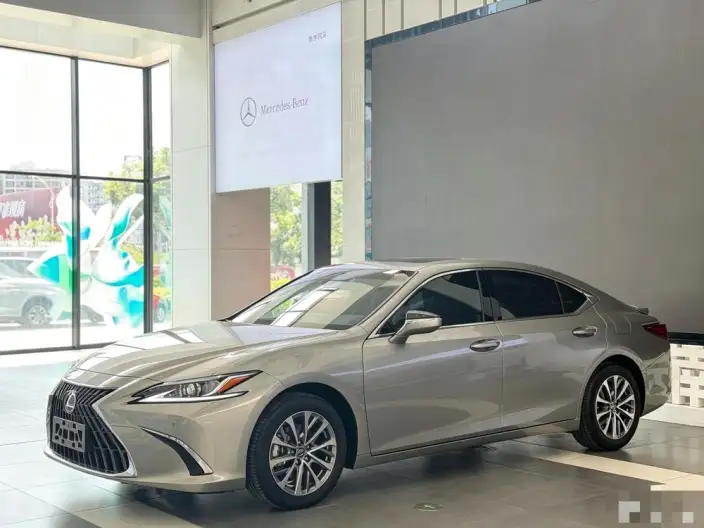 Lexus ES 2022 Model 300h Superior Edition – фото 1
