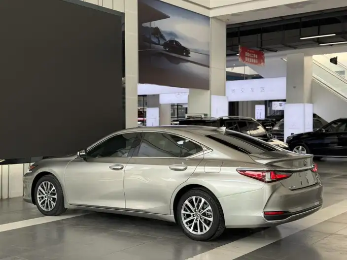 Lexus ES 2022 Model 300h Superior Edition – фото 4